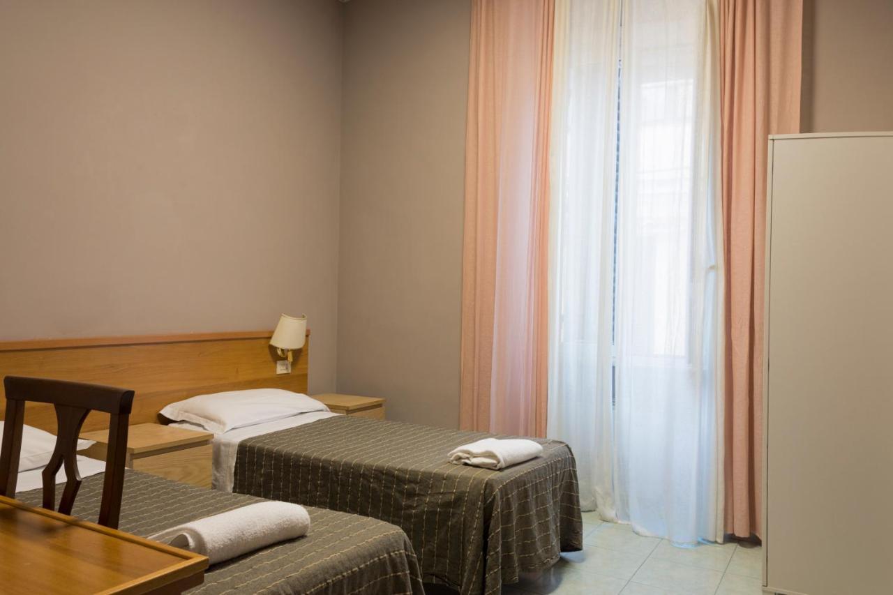 Hoteli Rome Buitenkant foto