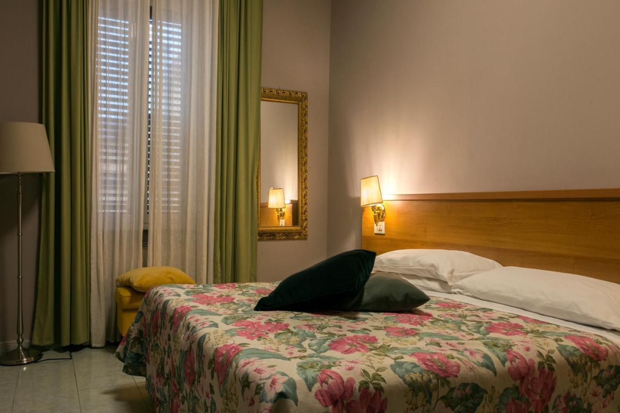 Hoteli Rome Buitenkant foto