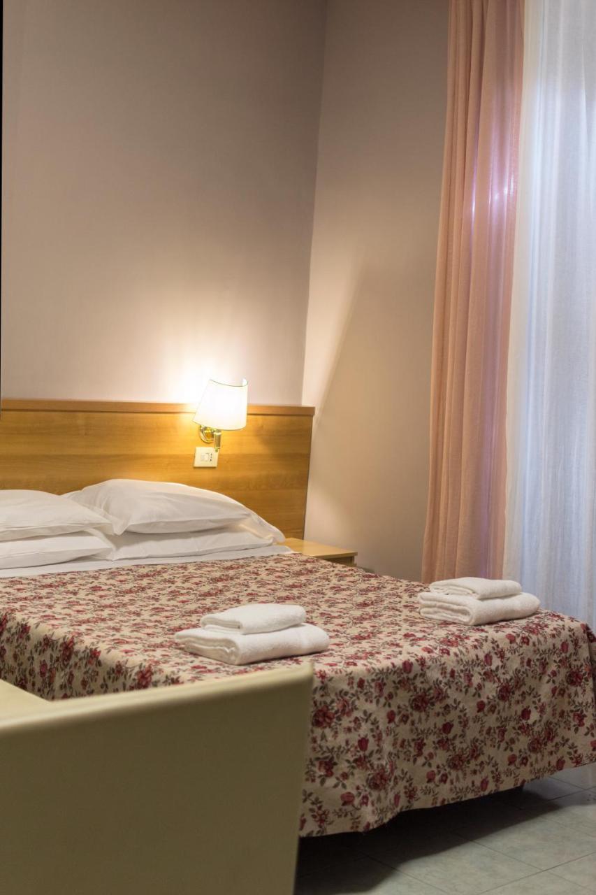 Hoteli Rome Buitenkant foto
