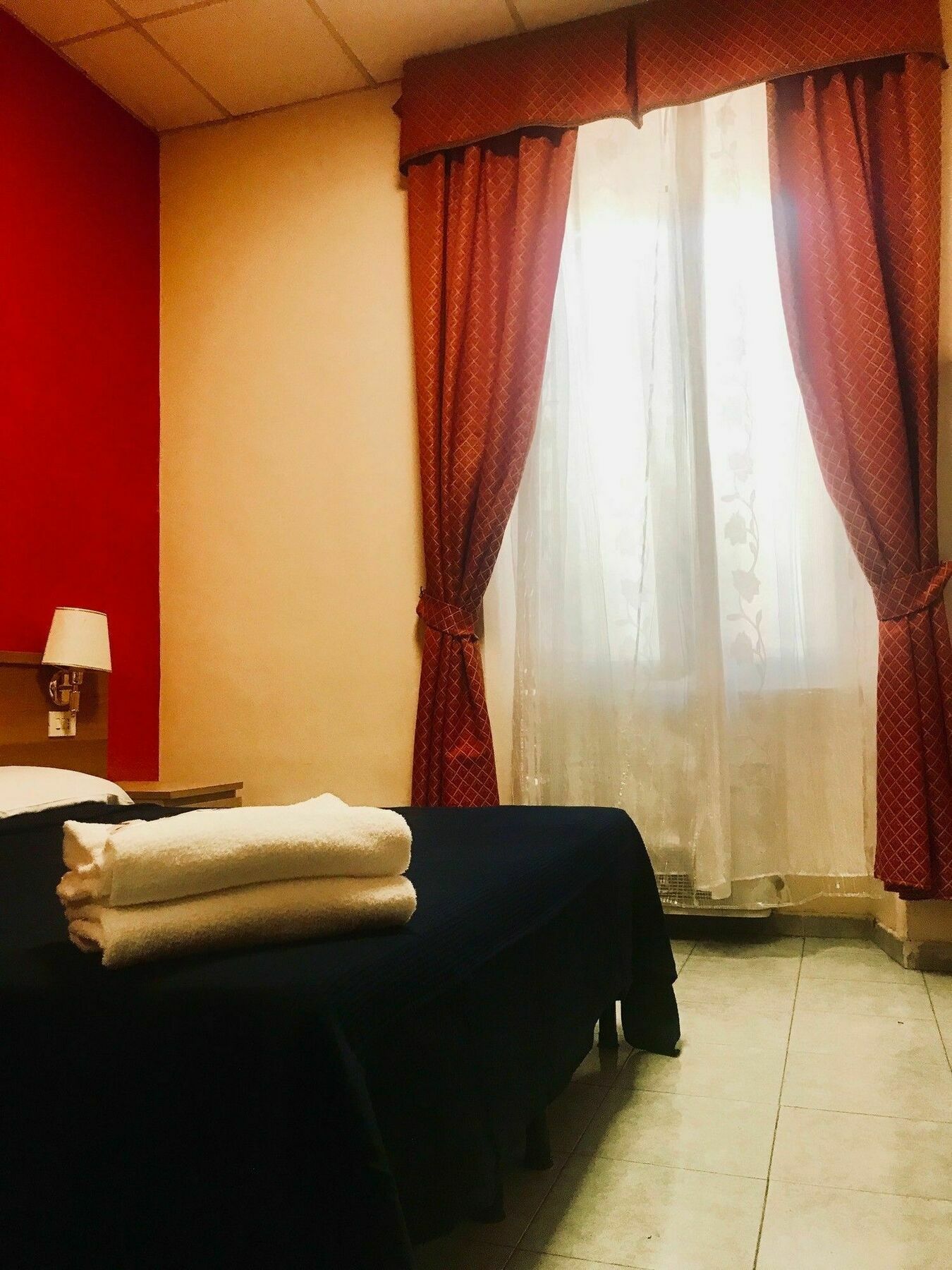 Hoteli Rome Buitenkant foto